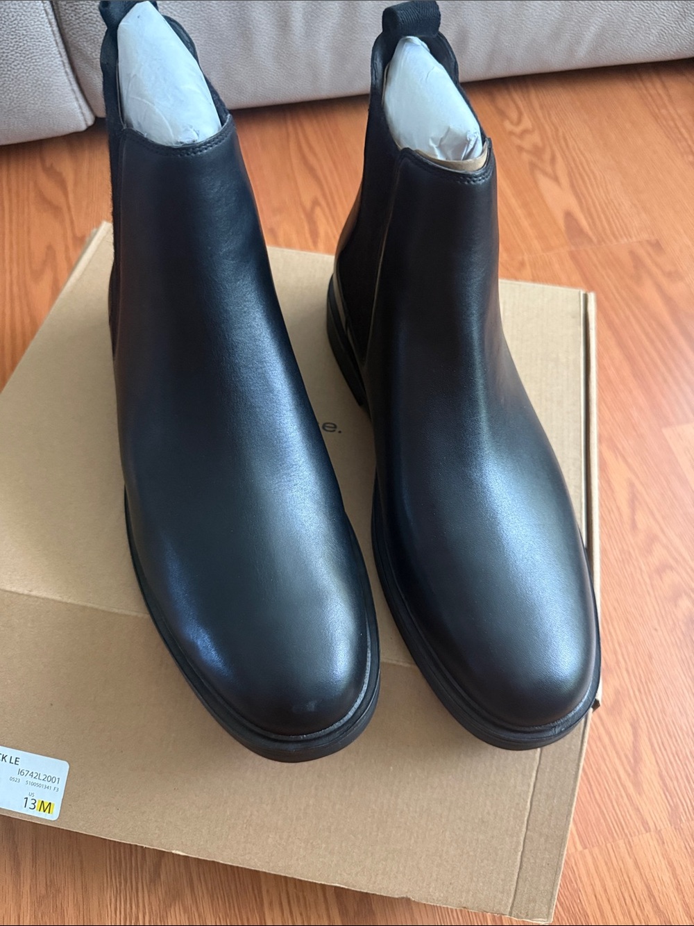 Vince Men's Black Leather Chelsea Chukka Boots